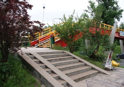 Kończy się remont schod&oacute;w kładki na Witelona, wkr&oacute;tce nowe oświetlenie przy Nadbrzeżnej